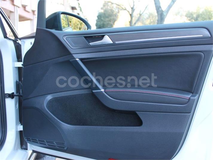 volkswagen-golf-gti-tcr-foto8